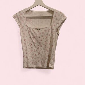 Hollister Women's Pink Floral Short Sleeve Top